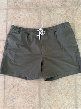 Simons Olive Green casual shorts with white rawstring